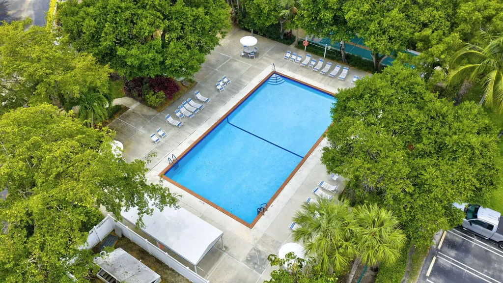 3900 Oaks Clubhouse Drive Pompano Beach FL 33069