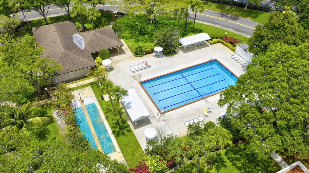 3900 Oaks Clubhouse Drive Pompano Beach FL 33069