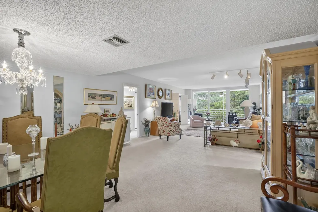 3900 Oaks Clubhouse Drive Pompano Beach FL 33069
