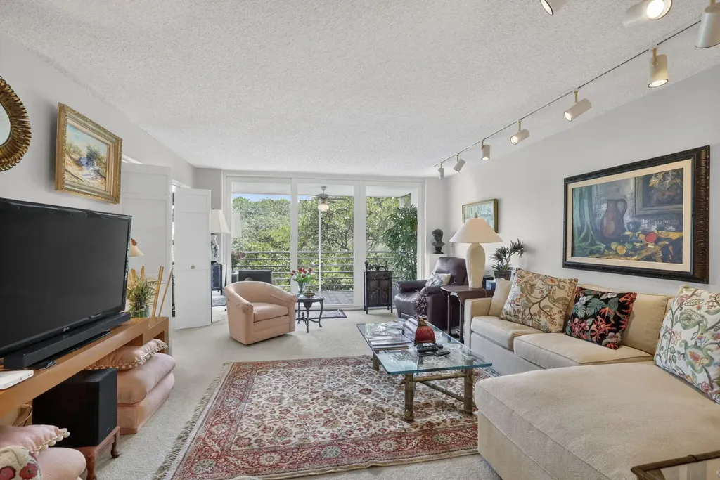3900 Oaks Clubhouse Drive Pompano Beach FL 33069