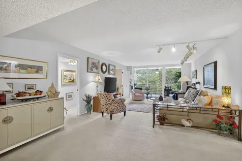 3900 Oaks Clubhouse Drive Pompano Beach FL 33069