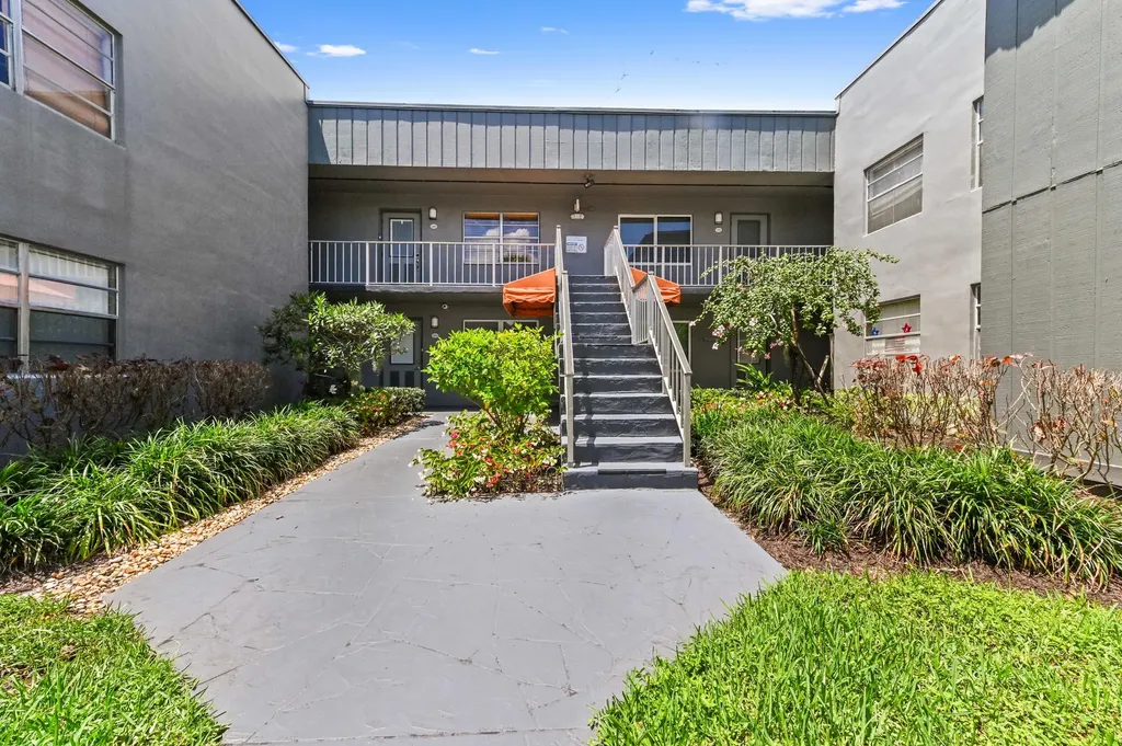 908 Normandy Delray Beach FL 33484