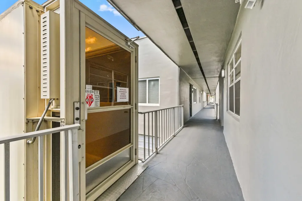 908 Normandy Delray Beach FL 33484