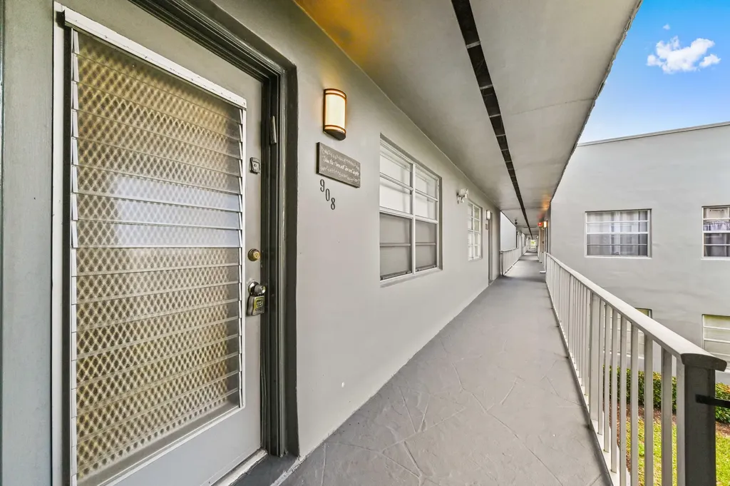908 Normandy Delray Beach FL 33484