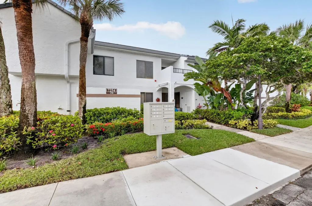7254 Clunie Place Delray Beach FL 33446