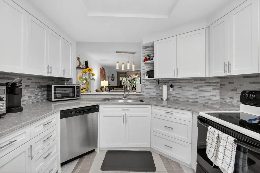 7254 Clunie Place Delray Beach FL 33446