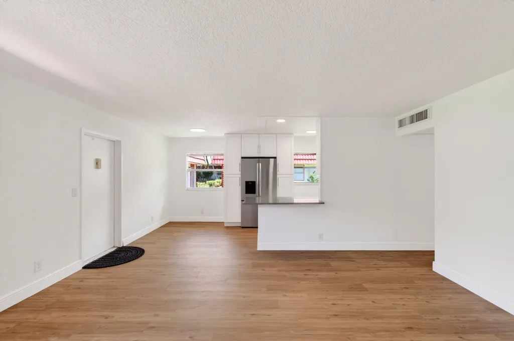 221 Waterford Delray Beach FL 33446