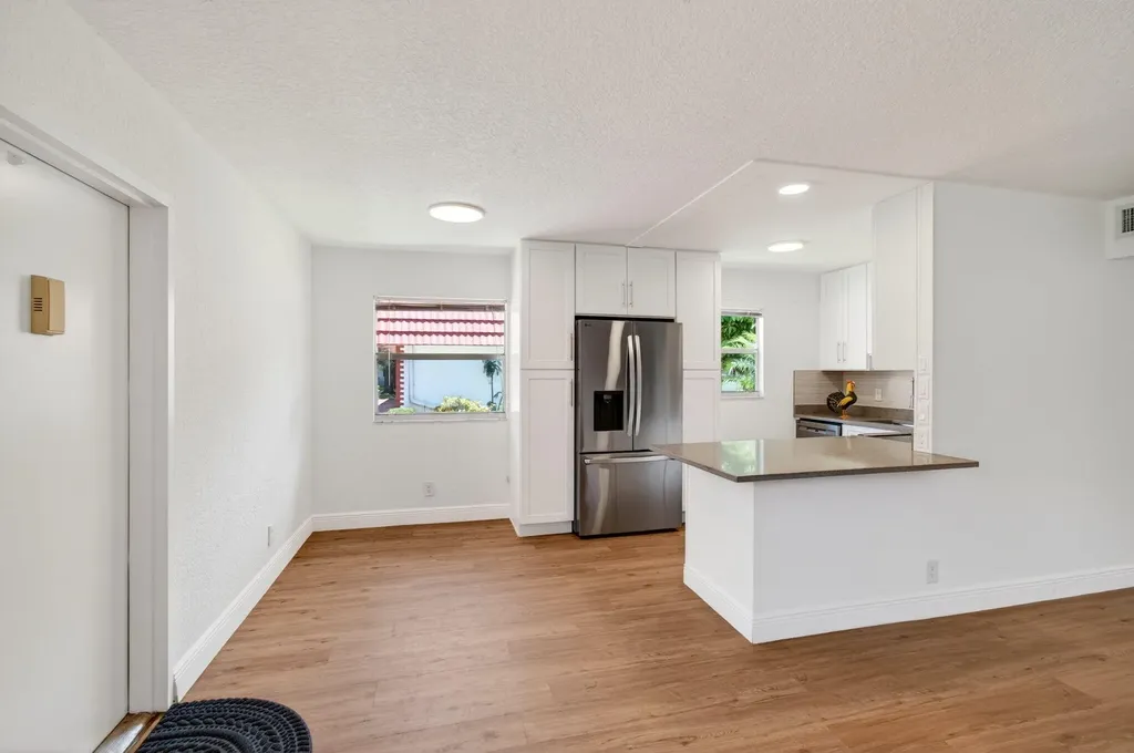 221 Waterford Delray Beach FL 33446