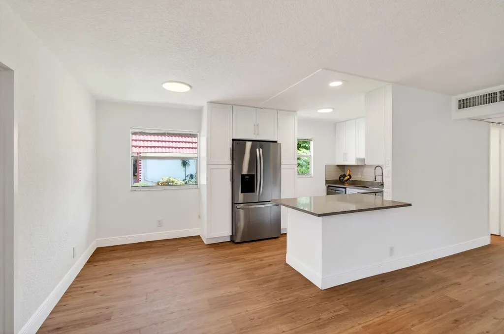 221 Waterford Delray Beach FL 33446