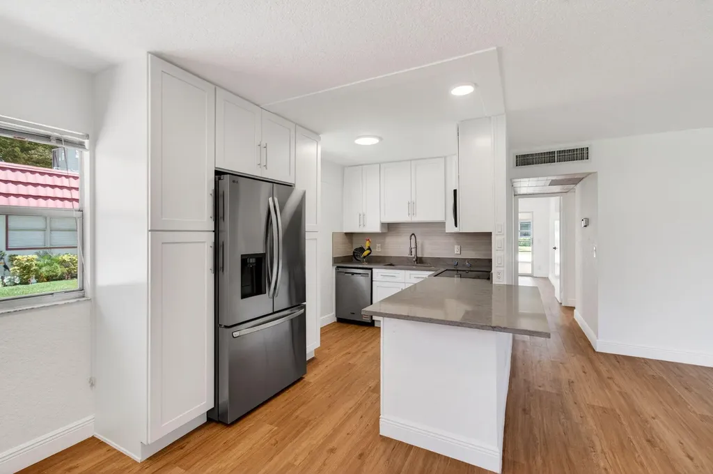 221 Waterford Delray Beach FL 33446