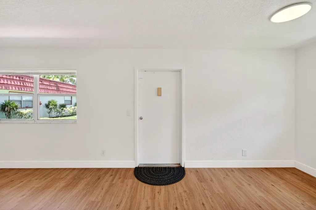 221 Waterford Delray Beach FL 33446