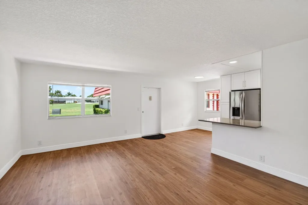 221 Waterford Delray Beach FL 33446