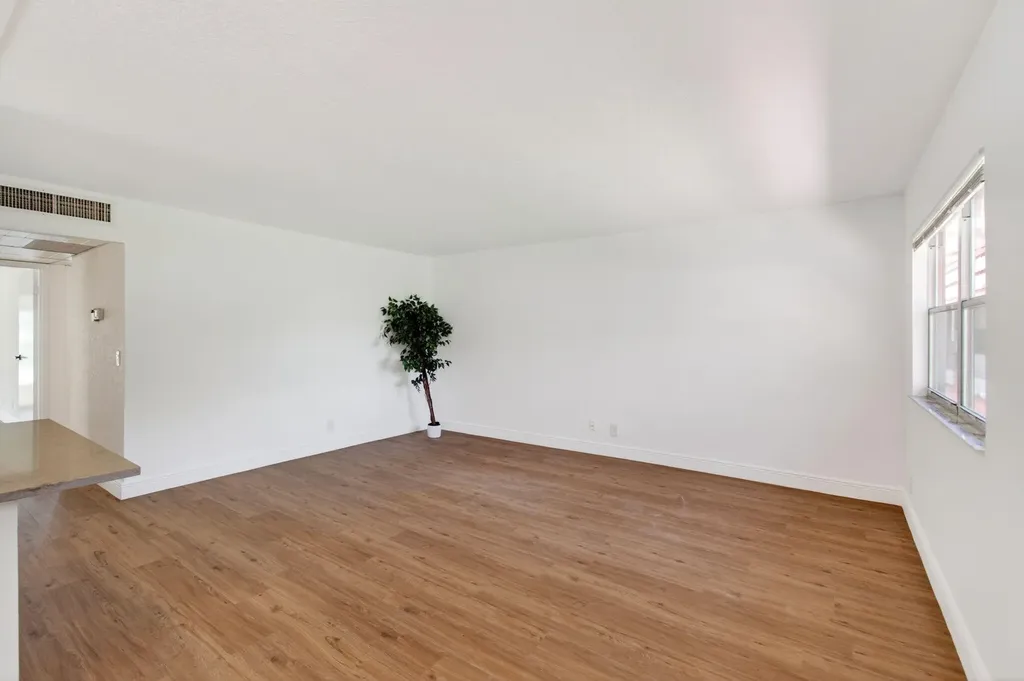 221 Waterford Delray Beach FL 33446