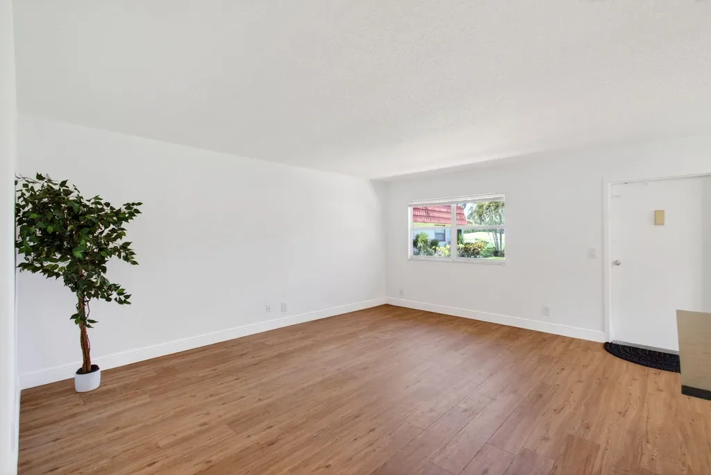 221 Waterford Delray Beach FL 33446