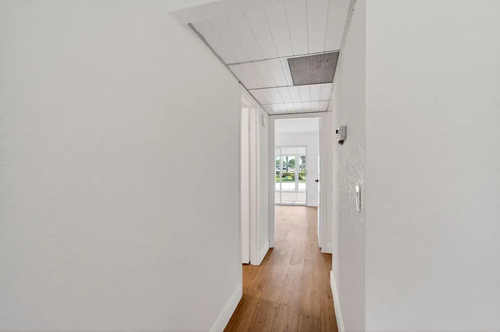 221 Waterford Delray Beach FL 33446