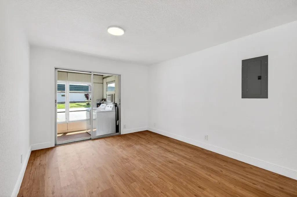 221 Waterford Delray Beach FL 33446