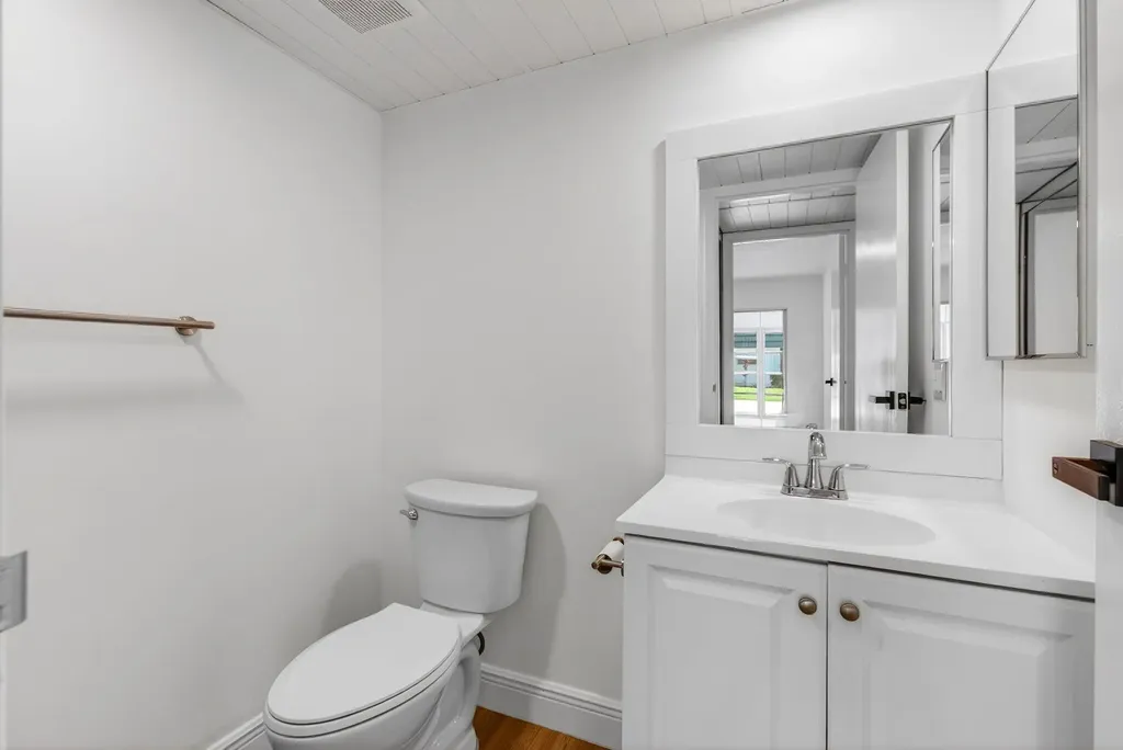 221 Waterford Delray Beach FL 33446