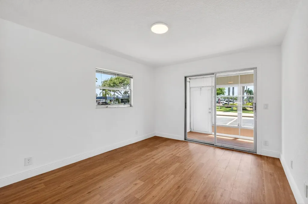 221 Waterford Delray Beach FL 33446