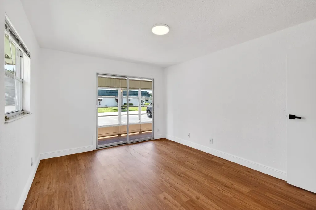 221 Waterford Delray Beach FL 33446