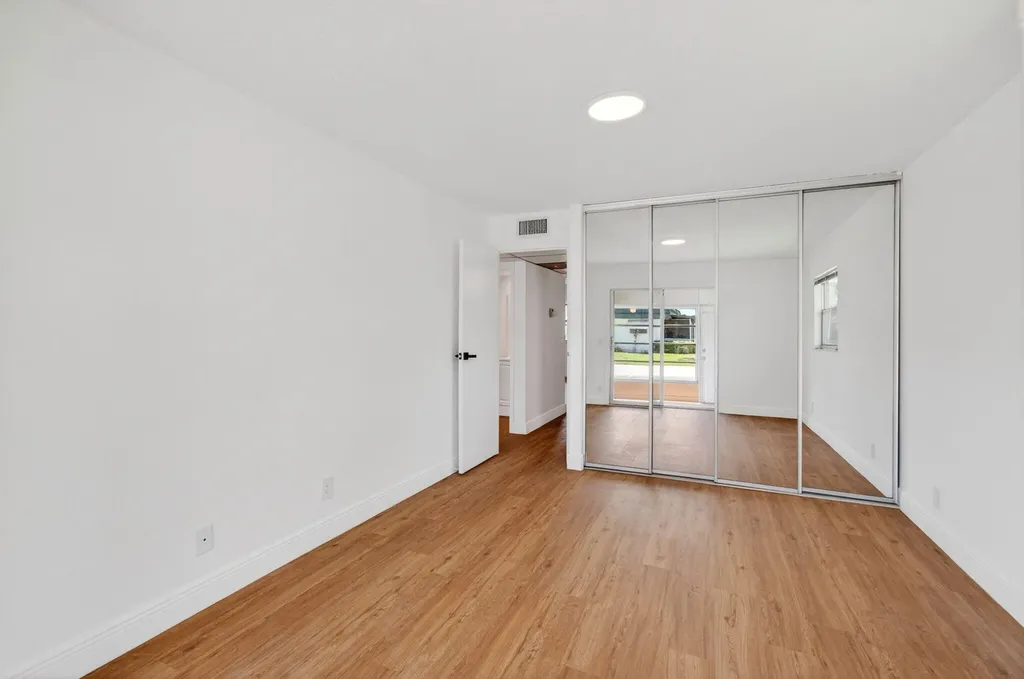 221 Waterford Delray Beach FL 33446