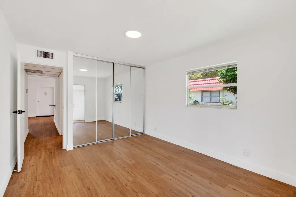 221 Waterford Delray Beach FL 33446