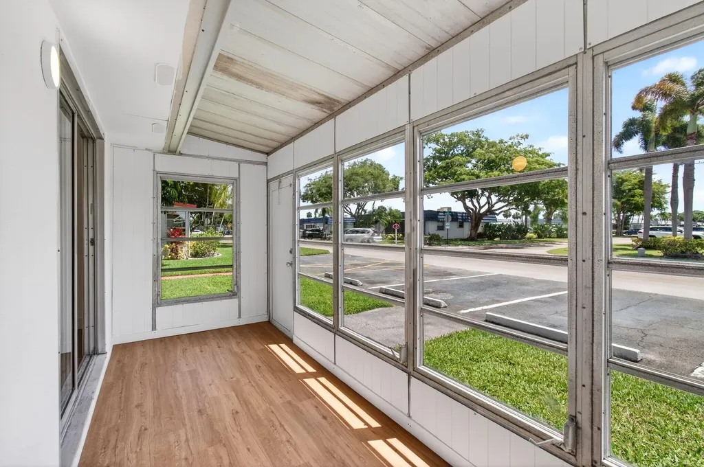 221 Waterford Delray Beach FL 33446