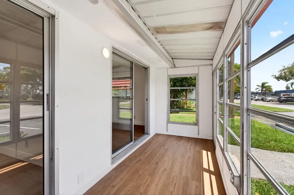 221 Waterford Delray Beach FL 33446