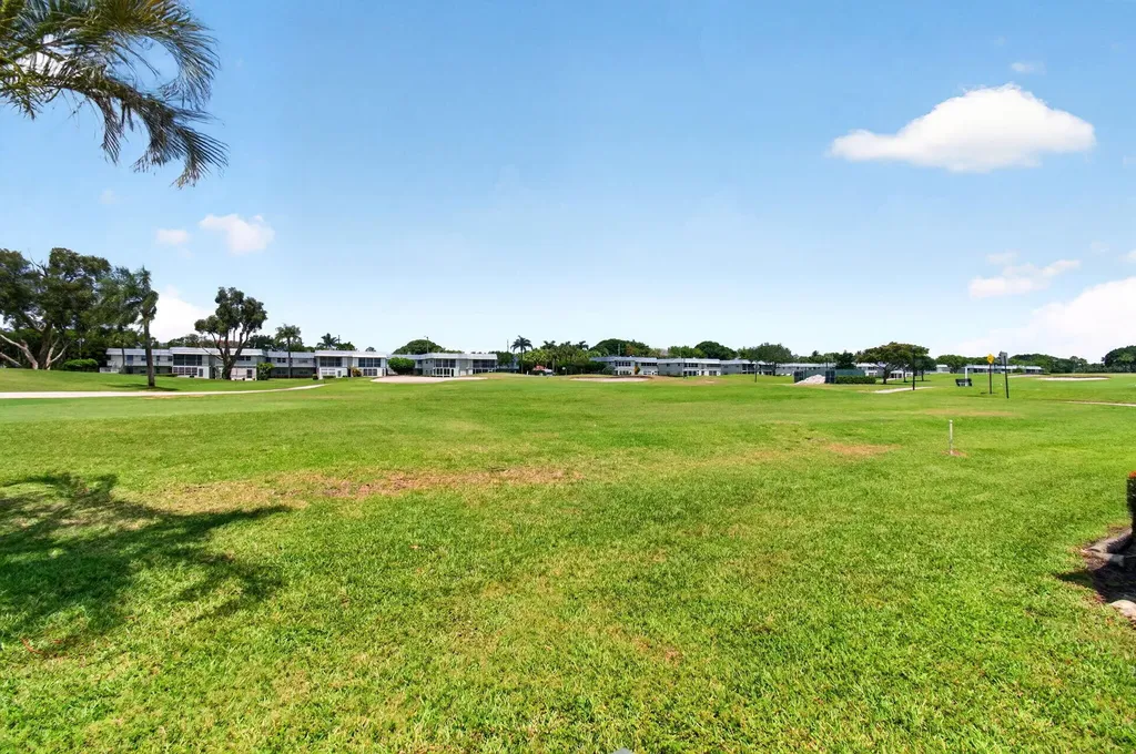 221 Waterford Delray Beach FL 33446