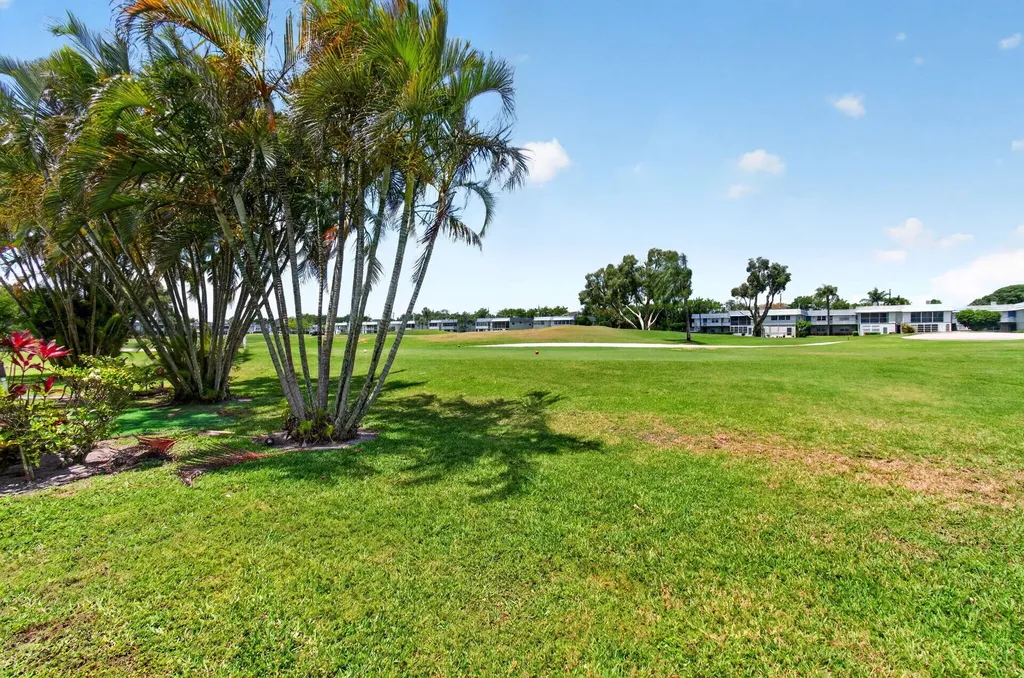 221 Waterford Delray Beach FL 33446