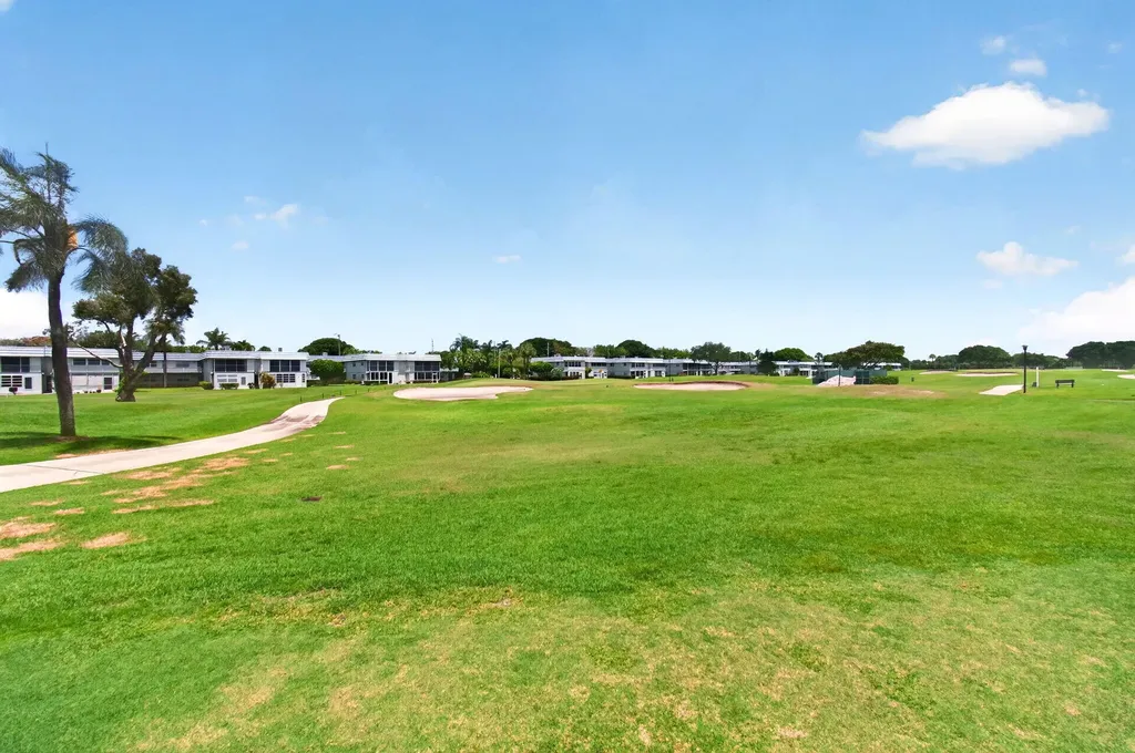 221 Waterford Delray Beach FL 33446