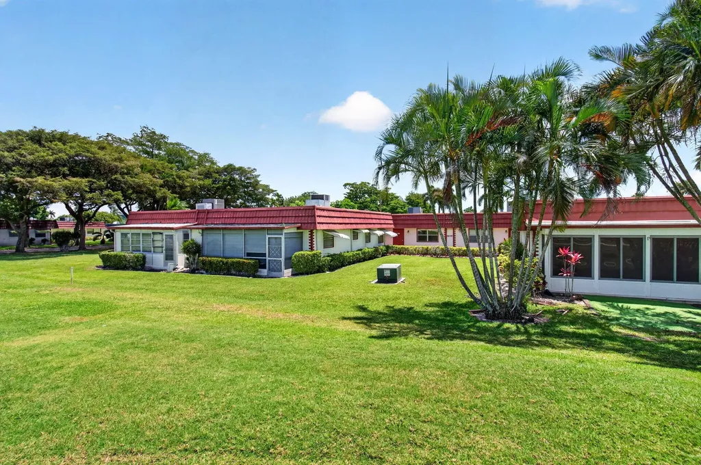 221 Waterford Delray Beach FL 33446