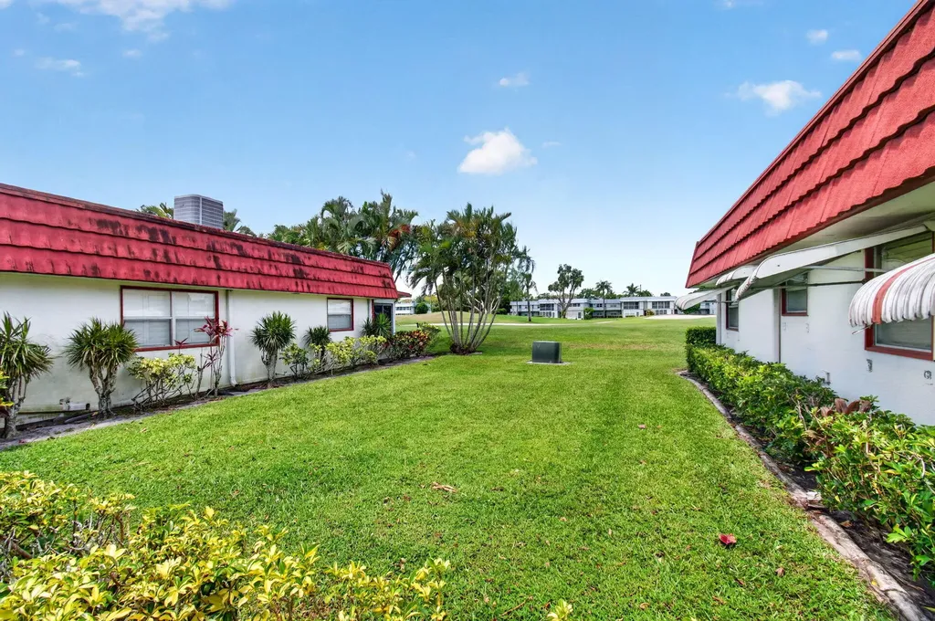 221 Waterford Delray Beach FL 33446