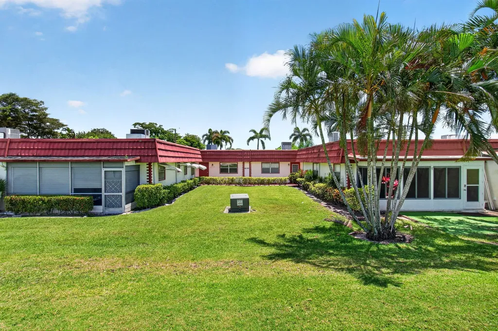 221 Waterford Delray Beach FL 33446
