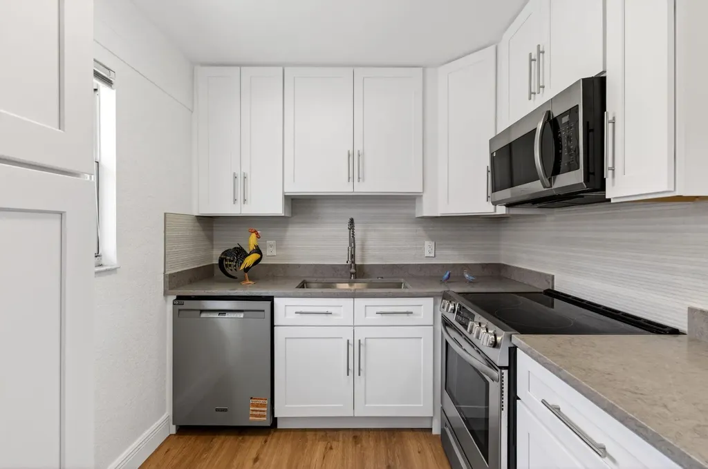 221 Waterford Delray Beach FL 33446