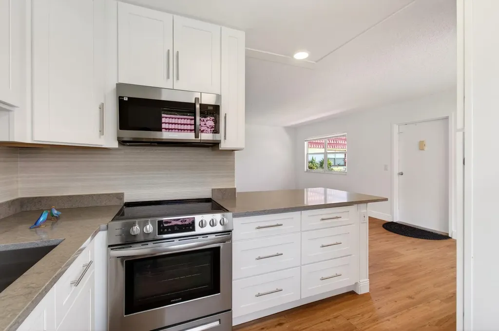 221 Waterford Delray Beach FL 33446