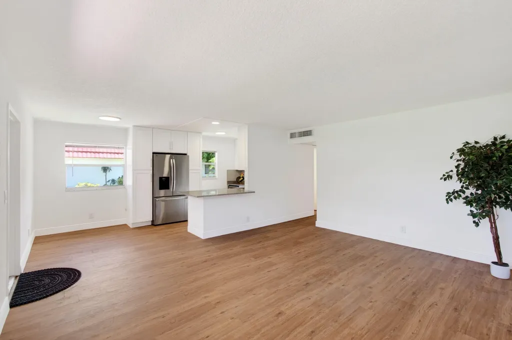 221 Waterford Delray Beach FL 33446
