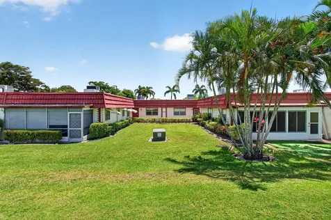 221 Waterford Delray Beach FL 33446