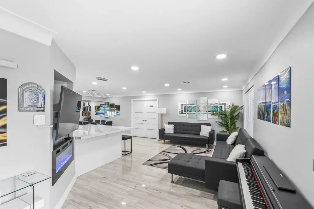 4990 NW 2nd Court Boca Raton FL 33431