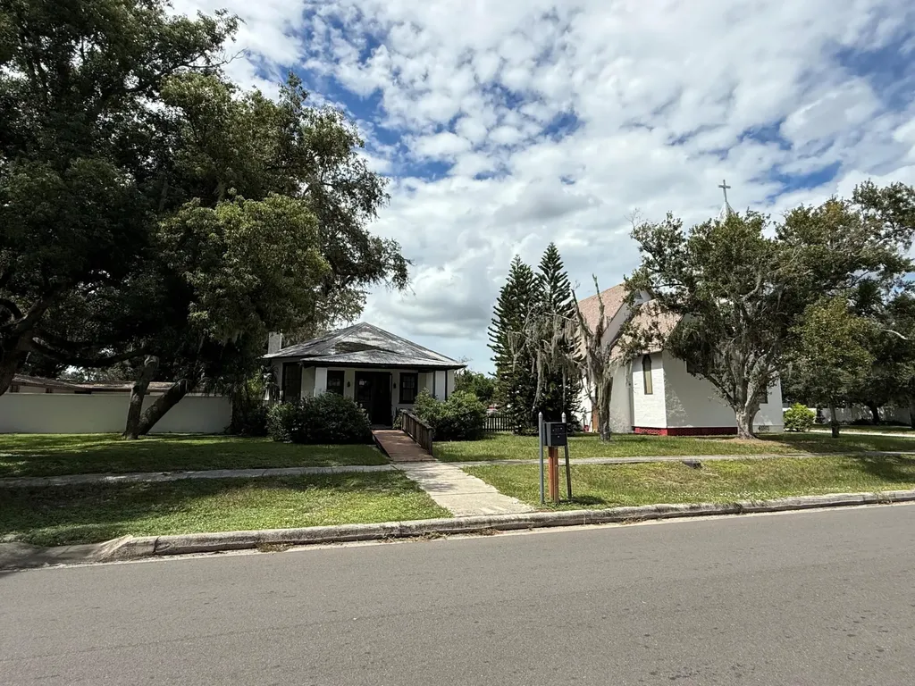 18 E Pleasant Street Avon Park FL