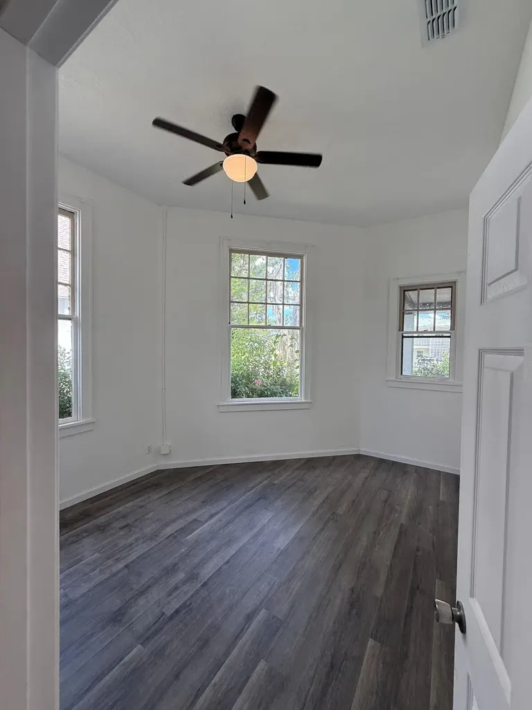 18 E Pleasant Street Avon Park FL
