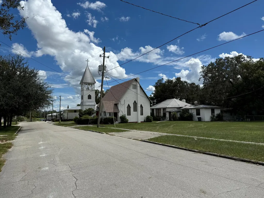 18 E Pleasant Street Avon Park FL