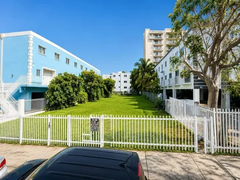 829 SW 2nd Street Miami FL 33130
