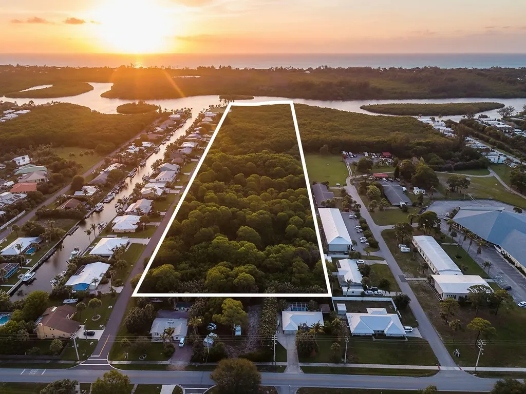 Unassigned SE Delafield Street Hobe Sound FL 33455