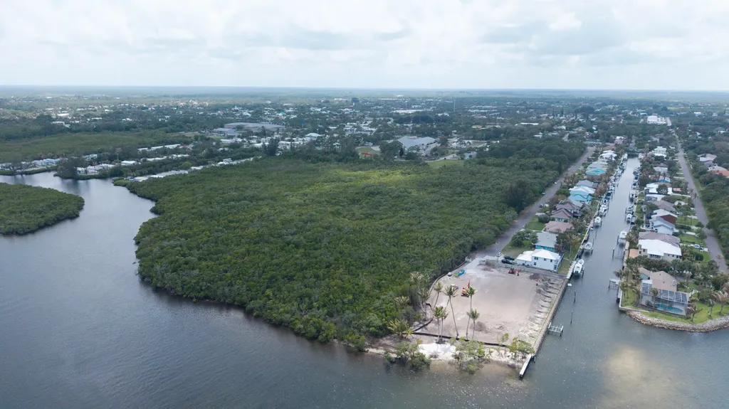 Unassigned SE Delafield Street Hobe Sound FL 33455