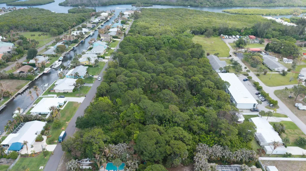 Unassigned SE Delafield Street Hobe Sound FL 33455