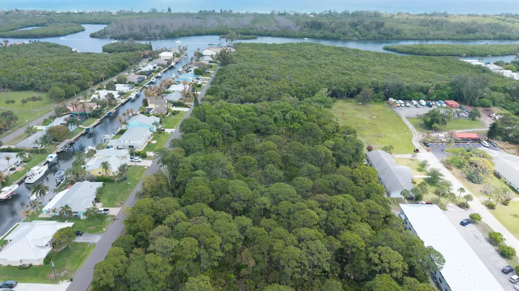 Unassigned SE Delafield Street Hobe Sound FL 33455