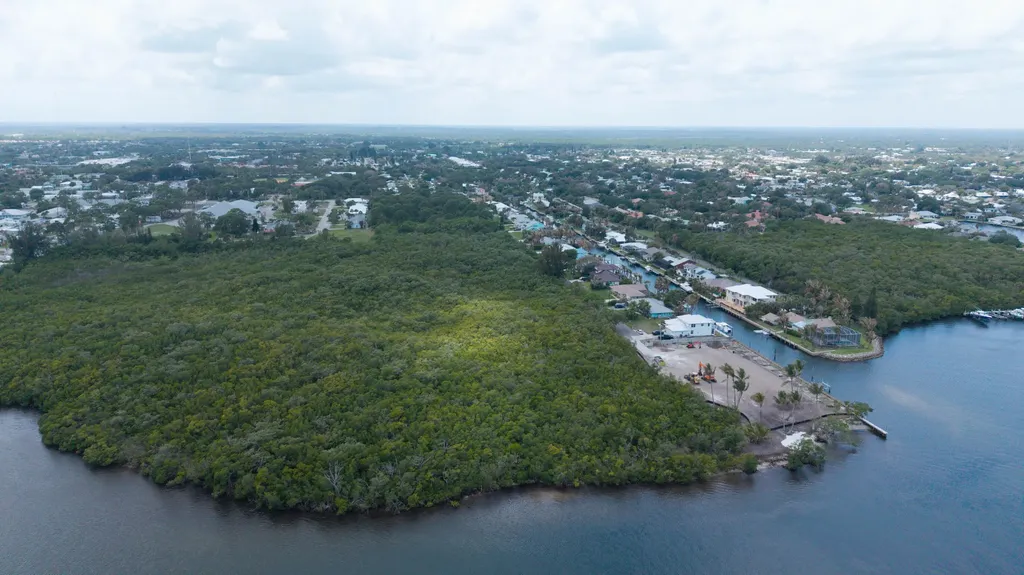 Unassigned SE Delafield Street Hobe Sound FL 33455