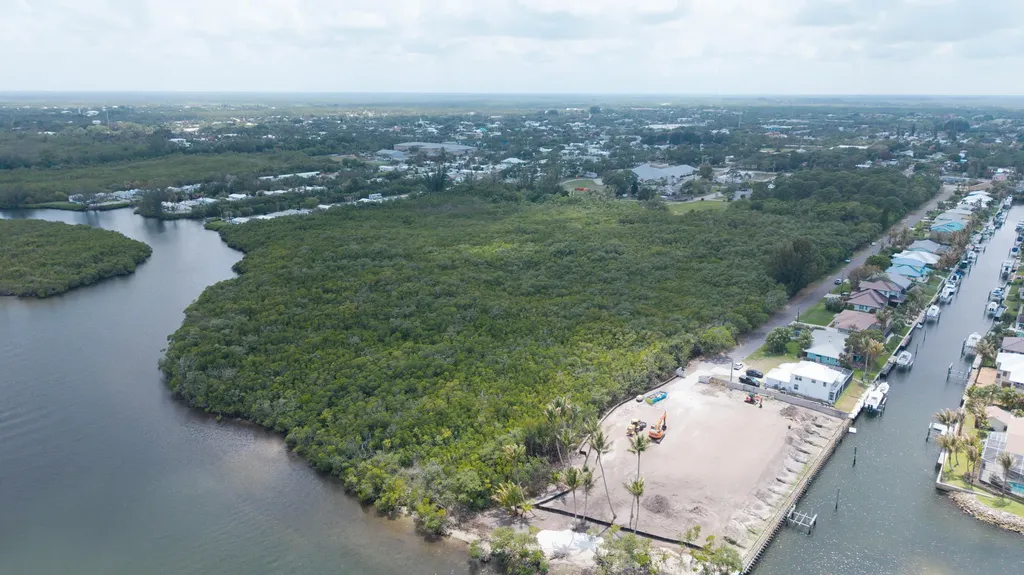 Unassigned SE Delafield Street Hobe Sound FL 33455