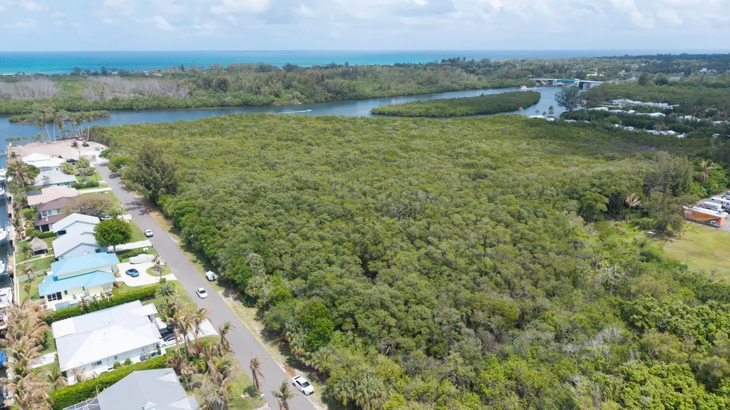 Unassigned SE Delafield Street Hobe Sound FL 33455