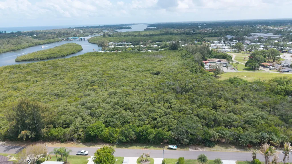 Unassigned SE Delafield Street Hobe Sound FL 33455